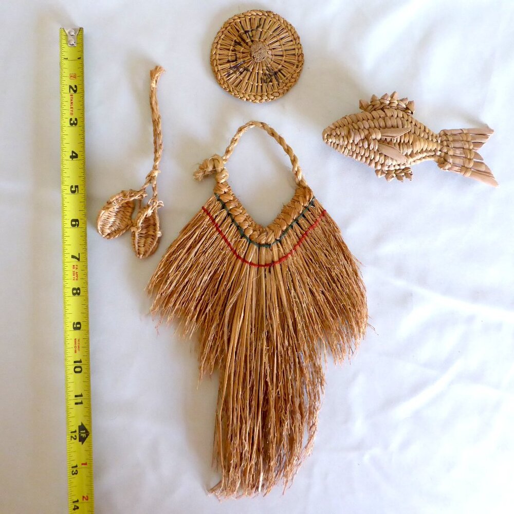 VINTAGE TRADITIONAL JAPAN MINIATURE CAPE HAT SHOES HAND CRAFTED WEAVED ORNAMENTS - Picture 2 of 14